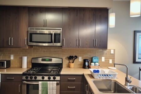 Elegant Furnished Apartment for Short Term Stays at 4264 Lincoln Blvd