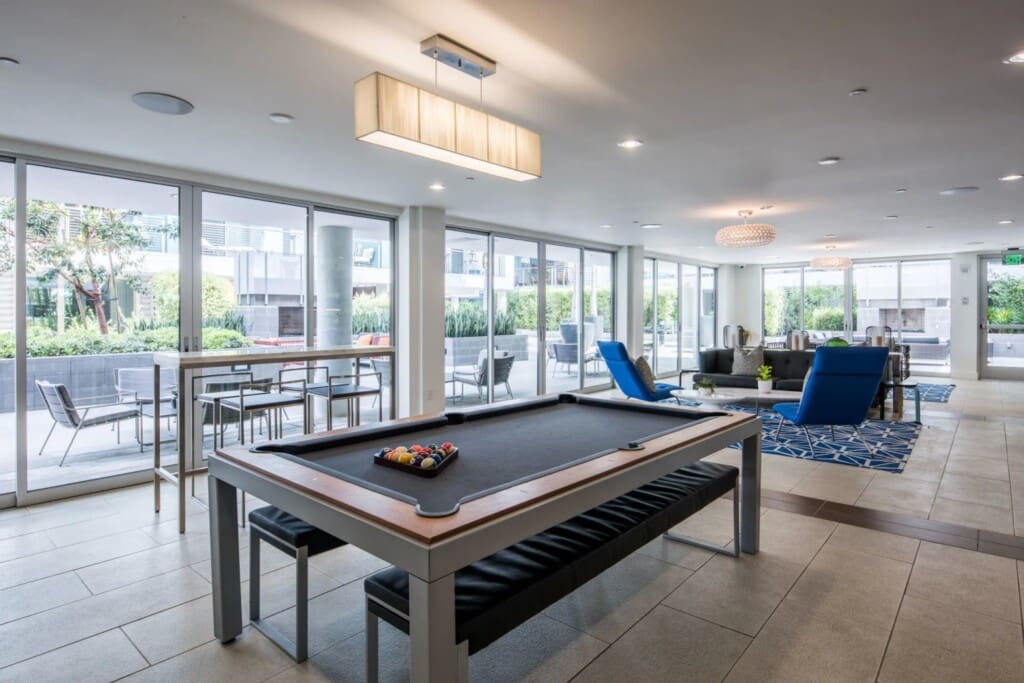 Short Stay in a Fully Furnished Rental at Lincoln Blvd