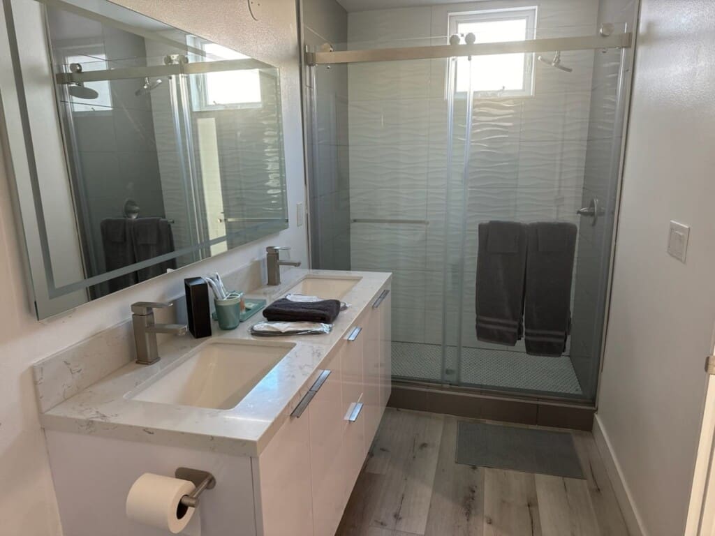 Convenient Furnished Apartment in LA - Short Term Rentals